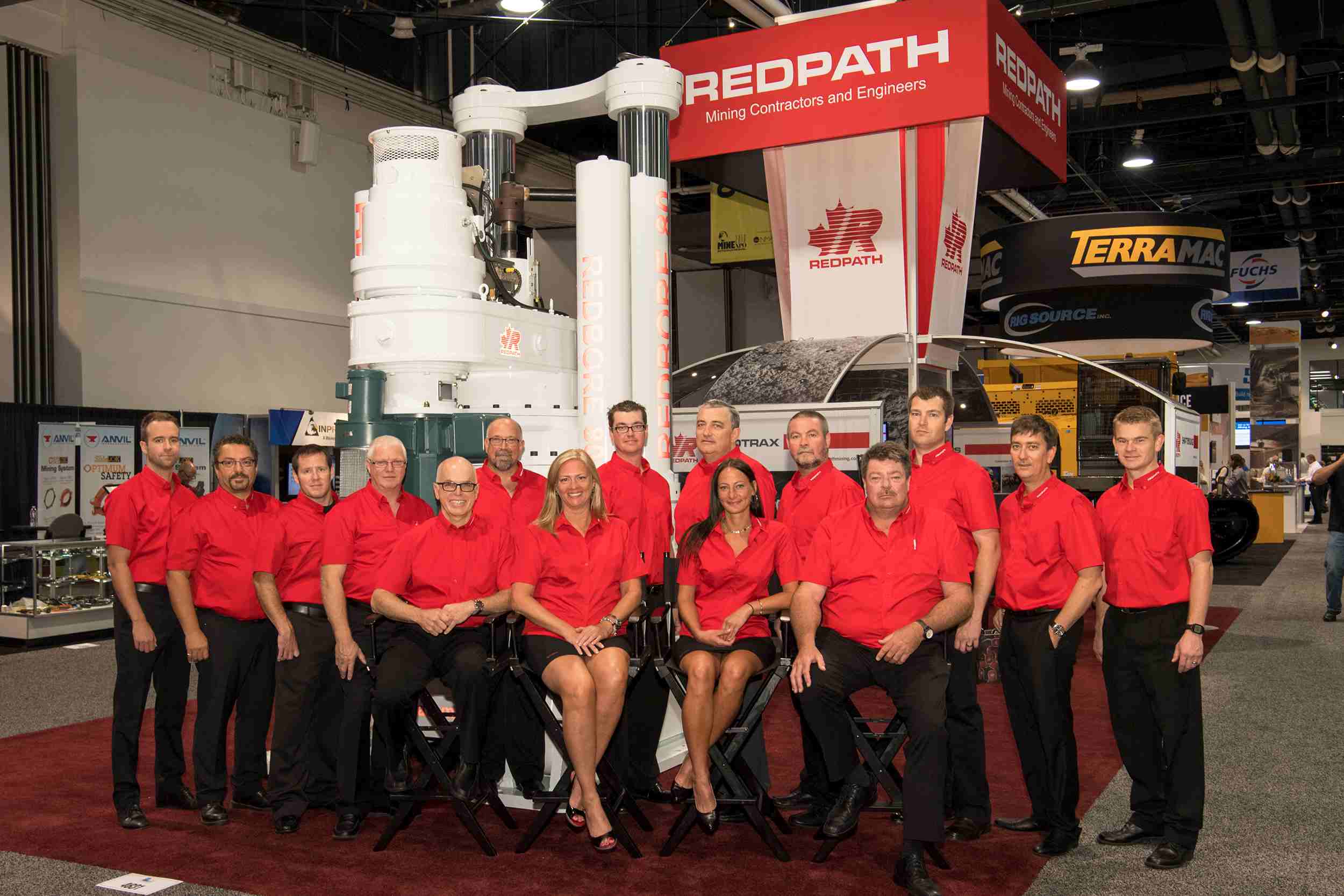 A large group photo of Redpath employees at the 2016 Minexpo booth.